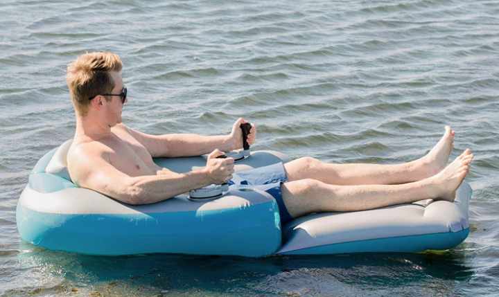GayClubs's tweet photo. Pool Float Is Motorized, So You Can Cruise While You Lounge
https://t.co/cpO5lalUf2

Summer Goals? 🍹🏳️‍🌈⛱🌞
#LGBTQPoolParty #Kiki https://t.co/2Kenlvk6Md