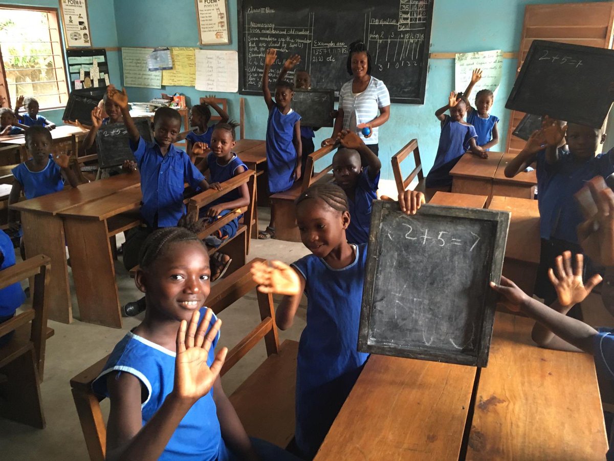 globalschoolrm's tweet photo. Who needs #edtech when we have #greatteachers and #showmeboards in #SierraLeone #appropriatetechnology #globalschoolroom #SDG4 ⁦@IrlEmbFreetown⁩ ⁦@miseancara⁩ ⁦@dfatirl⁩ ⁦@Irish_Aid⁩ ⁦@LearningHouse2⁩ ⁦@Gra_Horan⁩ ⁦@JMB_Secretariat⁩ https://t.co/bNcxzVp8bD