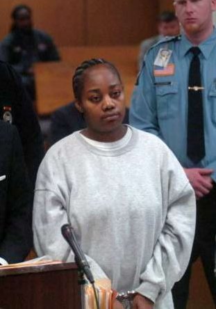 _SJPeace_'s tweet image. Feds will seek 4 months jail time for Felicity Huffman for bribing her daughter into college

Tanya McDowell got 12 yrs for sending her son to the wrong school district
&amp;amp;
Kelley Williams-Bolar got 3 years $30k fine for sending her daughter to the wrong school district.

Retweet!