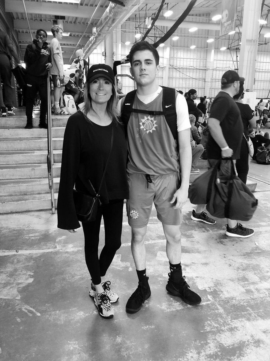 Happy Birthday to the best mom I could ask for, love you ❤️