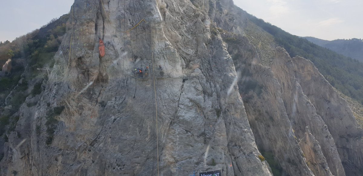 PGHMJausiers's tweet photo. ⚠️[INTERVENTIONS]⚠️🚁

Nous sommes intervenus à deux reprises ce matin. 
La première sollicitation concernait un accident du travail dans le cadre d'un chantier acrobatique et la seconde un accident de VTT. @PGHMJausiers @Gendarmerie @sisteronbuech @SDIS04 #SAMU04 https://t.co/Mk2mmxnAq6