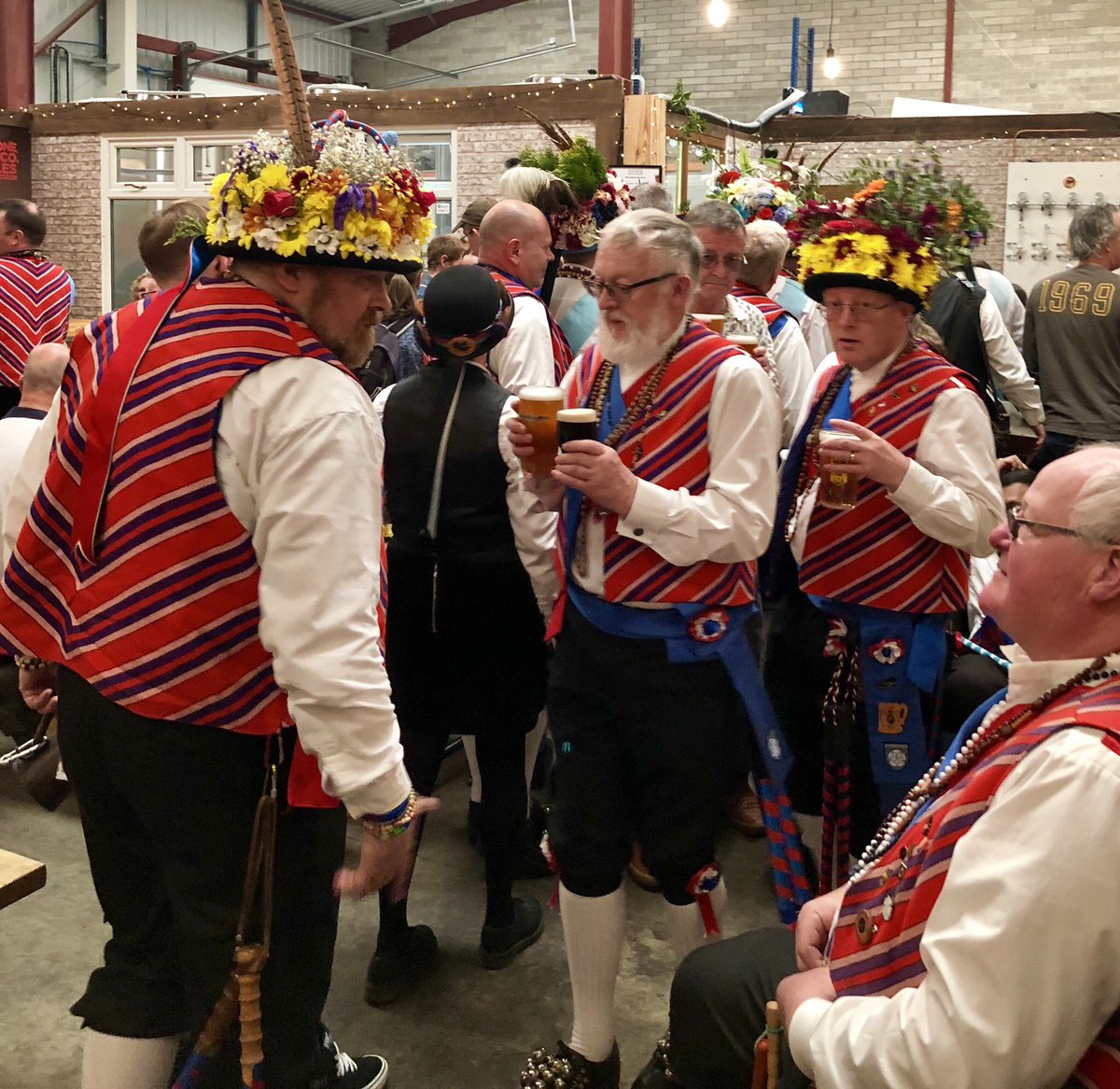 DonkeystoneBrew's tweet photo. A colourful afternoon in the tap today! Big thanks to all you Morris Men out there βπΌ#GoodFriday2019 #bebrewin https://t.co/MlJiTR546l