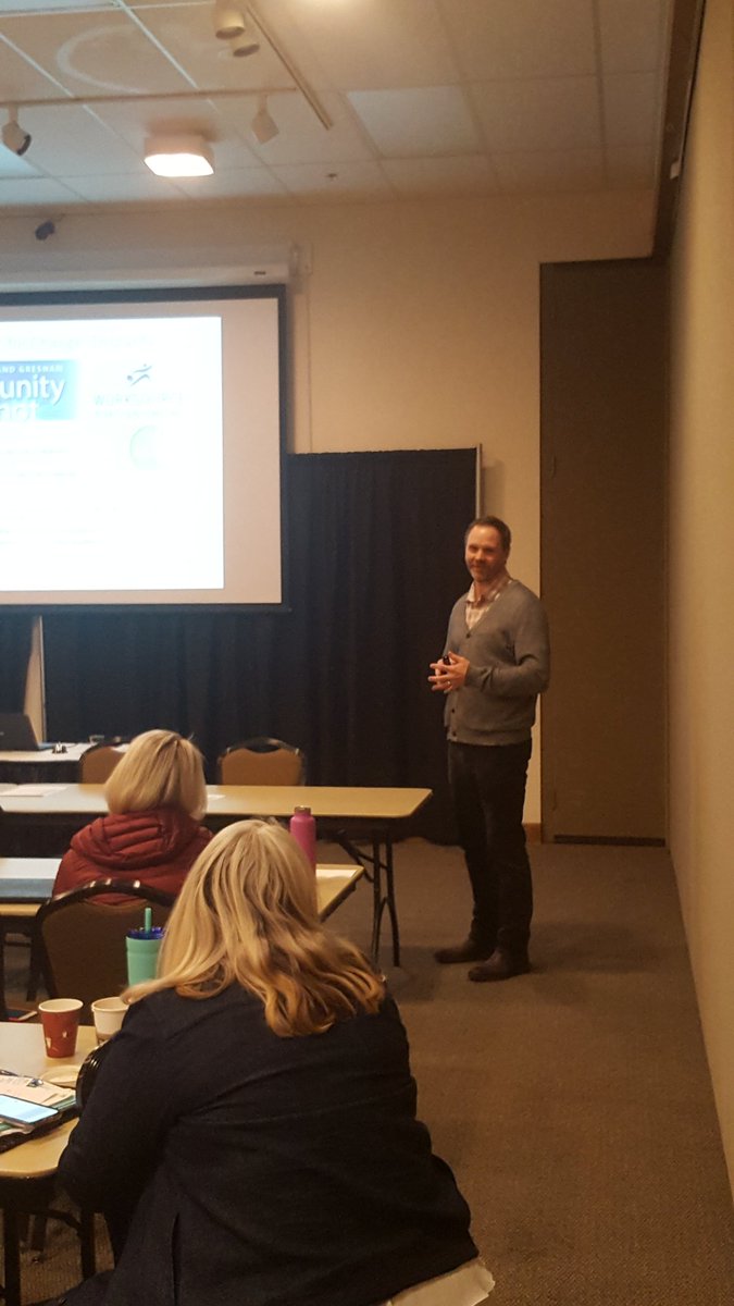 OregonEcoDev's tweet image. Andy Reed of @prosperportland prompts discussion of how economic development relates to wealth disparities: a case for change + exploration of community benefit. An important session- we&apos;re lucky to have Andy with us today! #OEDAProfessionalDevelopment #economicdevelopment