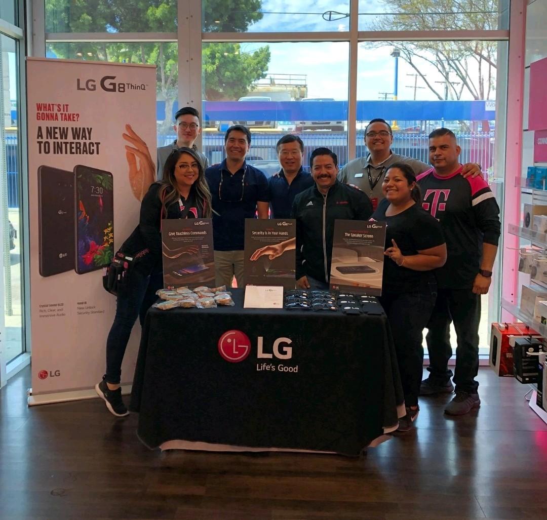 Showing some appreciation for <a href="/TMobile/">T-Mobile</a> customers in SoCal with <a href="/TyTykim001/">TY Kim</a> and <a href="/TheEcuadorable/">Diego Andrade</a>.  #LGG8ThinQ #TMobile #WESTisBEST