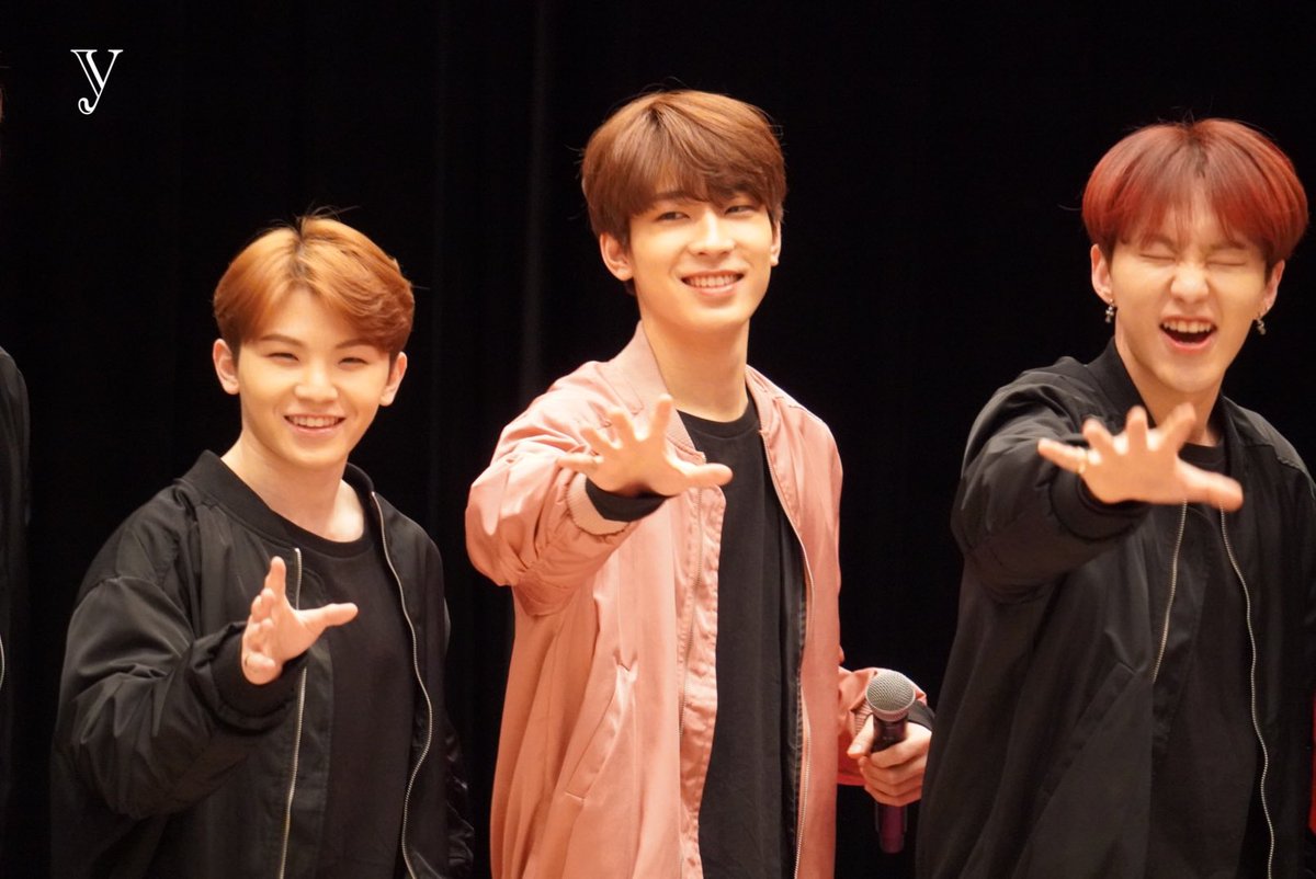 yulike_7's tweet photo. 190418 東京サイン会 ホシ ウジ ウォヌ

#SEVENTEEN #セブチ #サイン会
#호시  #우지 #원우 https://t.co/WEyr5qvnUJ