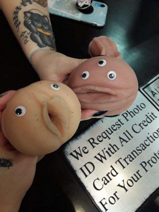 So y'all I work at a sex shop and...well... https://t.co/8Z2JT2e8pV