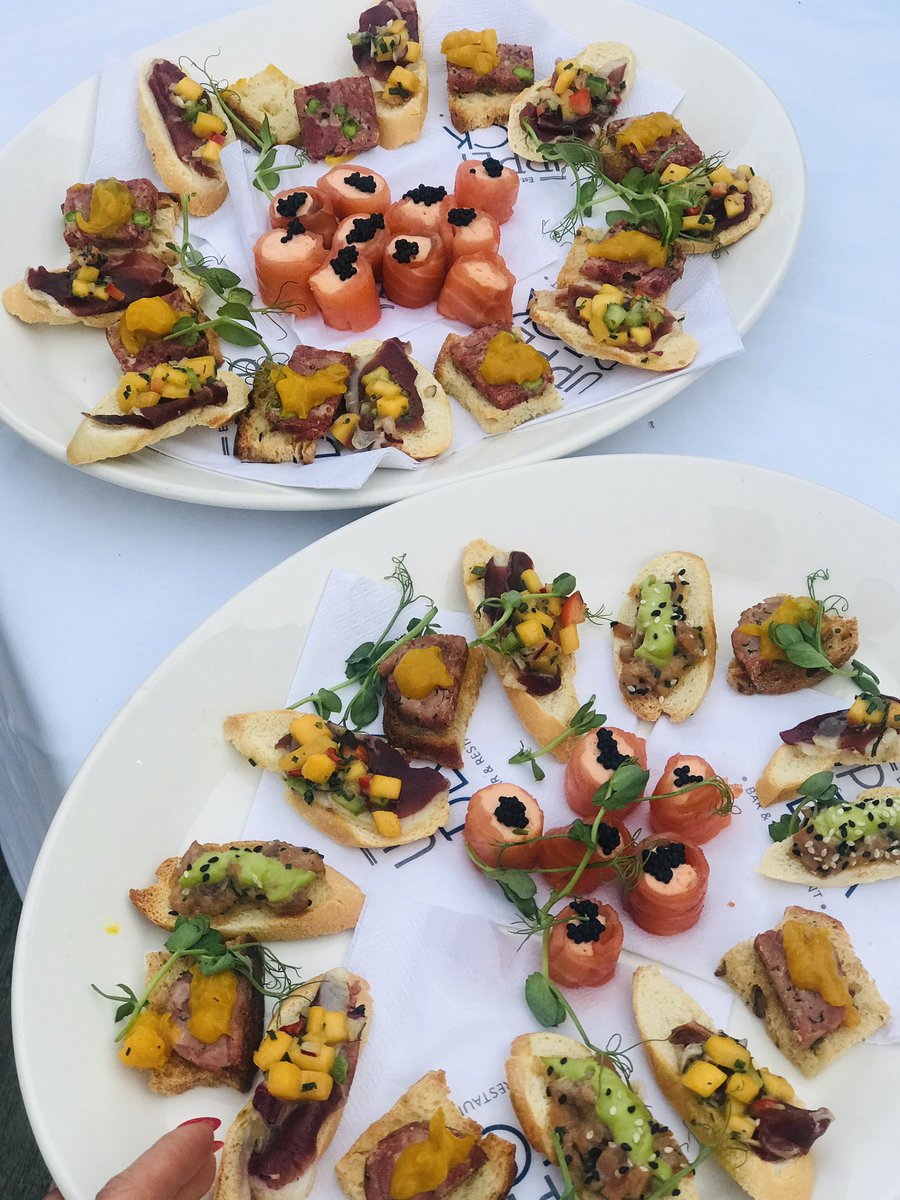 Had an amazing evening @CHarbour_Hotel with <a href="/bmthbloggers/">Bournemouth bloggers</a> Can’t wait to go back 🍷✨👭<a href="/TwoMamasMayhem/">Elle & Kell</a> <a href="/Bourne2Hustle/">BournemouthHustle</a> <a href="/pitman_rachael/">the15milefoodie</a> <a href="/oncefallenangel/">Emma Louise</a> #bournemouthbloggers #bournemouthinfluencer #Christchurch #dorsetspa