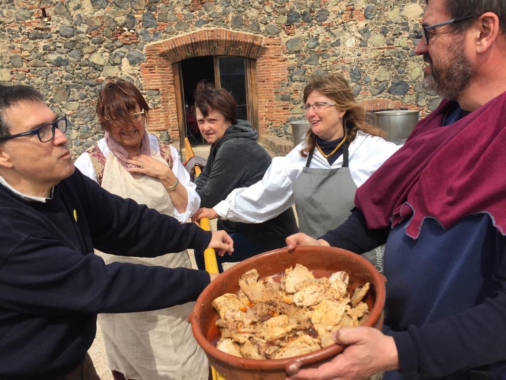 PDECatSelva's tweet photo. Aquest matí el candidat al congrés per @JuntsXCat Jaume Alonso @cuevillasjacs ha visitat la Fira Medieval d’#Hostalric parlant amb molta gent.  #FemHoJunts #28A #JUNTS 
@JuntsXCat_Gi @pep_frias @salvadorballiu https://t.co/yIHTa75j2n