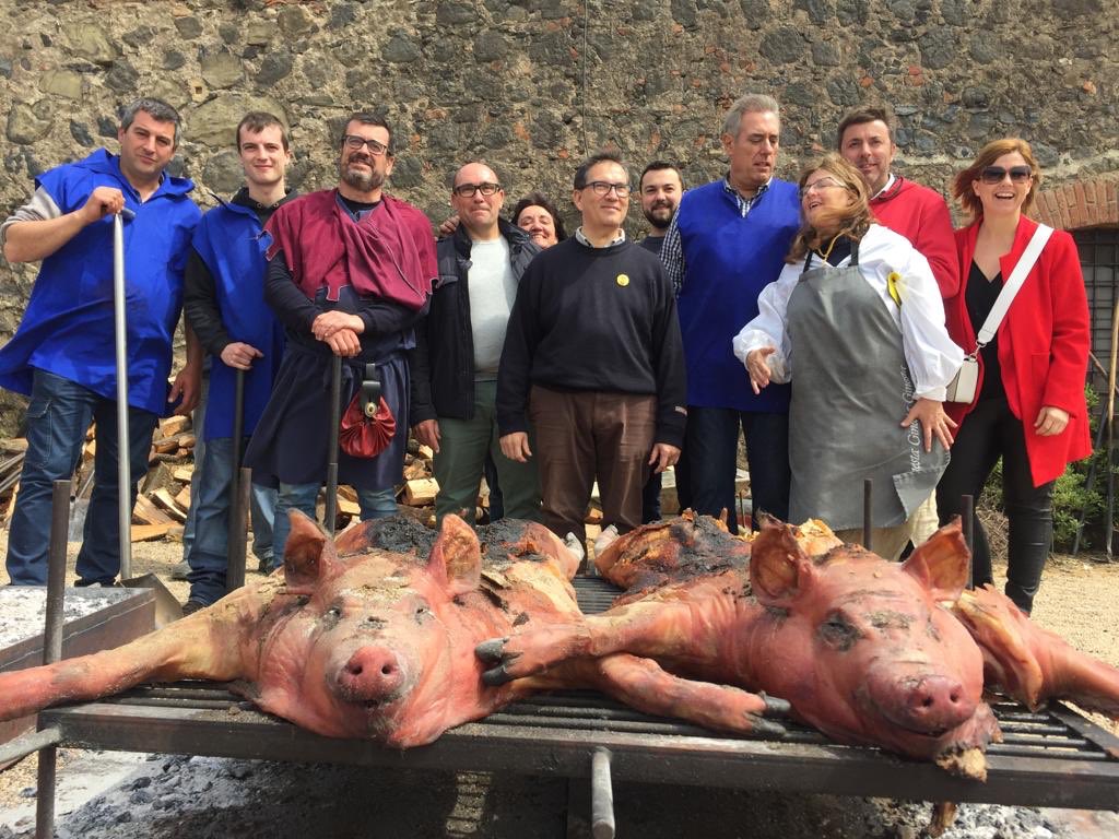 PDECatSelva's tweet photo. Aquest matí el candidat al congrés per @JuntsXCat Jaume Alonso @cuevillasjacs ha visitat la Fira Medieval d’#Hostalric parlant amb molta gent.  #FemHoJunts #28A #JUNTS 
@JuntsXCat_Gi @pep_frias @salvadorballiu https://t.co/yIHTa75j2n
