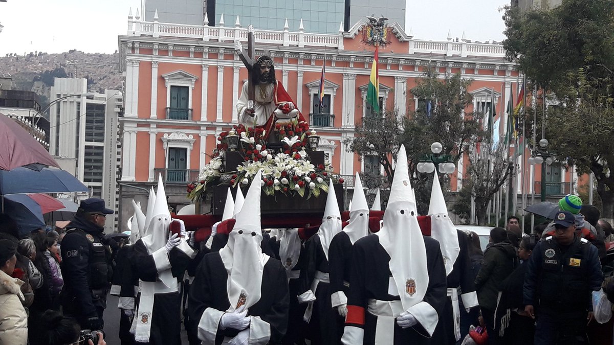 TorricoVale's tweet photo. Inicia procesión del Santo Sepulcro https://t.co/UbGRL7ggdt
