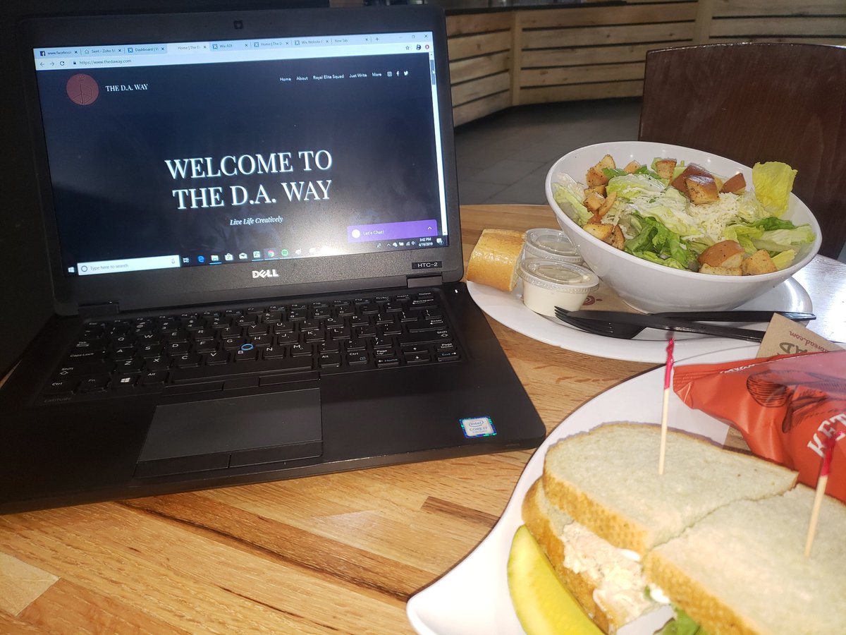 thedawayy's tweet photo. The perfect brainstorming lunch at my favorite place @AtlantaBread. (Panera who?)
So much greatness is coming , stay tuned! 
#atlantabread #atlantabreadcompany #lunch #brainstorming #staytuned #goodeats #peachtreecity #daisthefuture #TheDAWay #foodiefridays #girlboss https://t.co/srvspCcwFZ