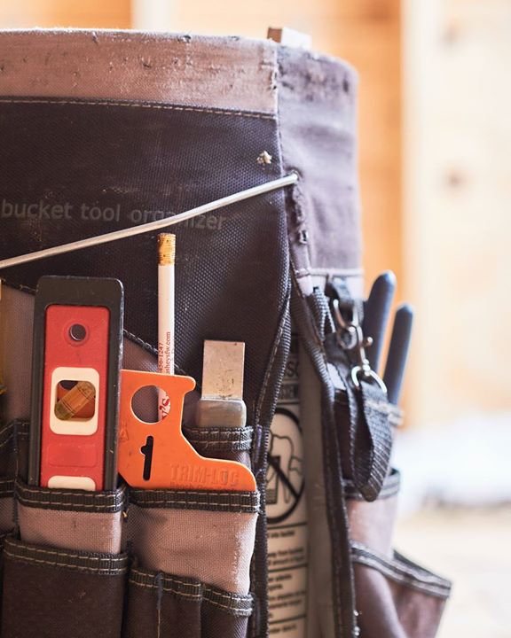 Window replacement may seem like a big project with a big budget, but there are ways to manage costs and plan for a return on your investment. Follow these five helpful tips to save on your replacement project. bit.ly/MarvinWindowRe…