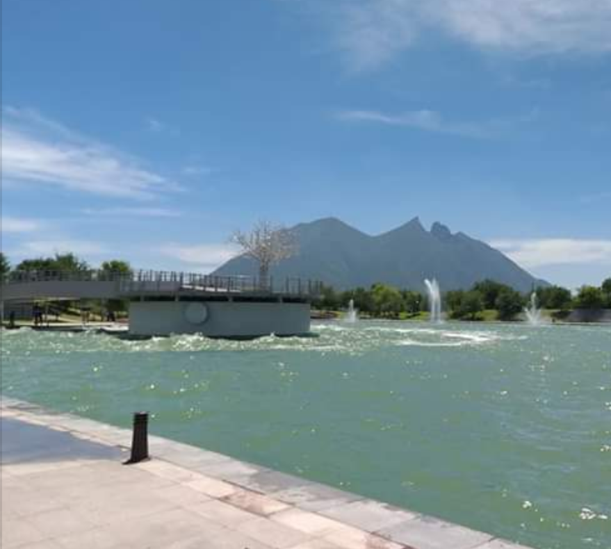 Wameru15's tweet photo. Paseo Santa Lucia en Monterrey, Nuevo León https://t.co/mIaas9mPaG