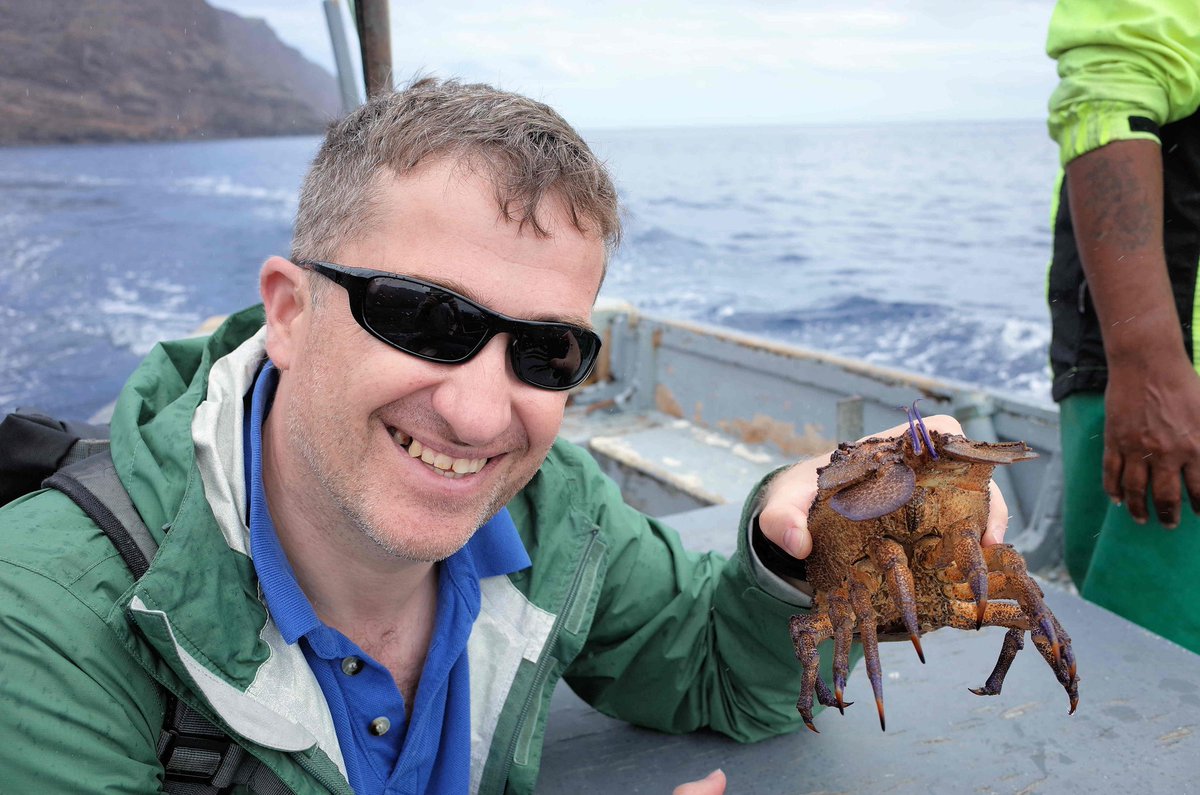 DevelopingOcean's tweet photo. Simon even had time to make friends with another passenger #DY100 #LastDayonStHelena https://t.co/G7grZ2QH4G