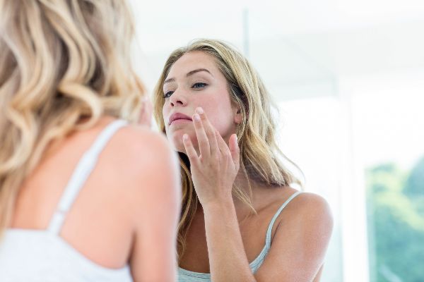 silverberg_md's tweet photo. April is Rosacea Awareness Month. Follow these tips to manage your rosacea flare-ups #rosacea #april #clearskin #rosaceaawareness #dermatology #skincare - https://t.co/9romyfguni https://t.co/mqPfEP93AC
