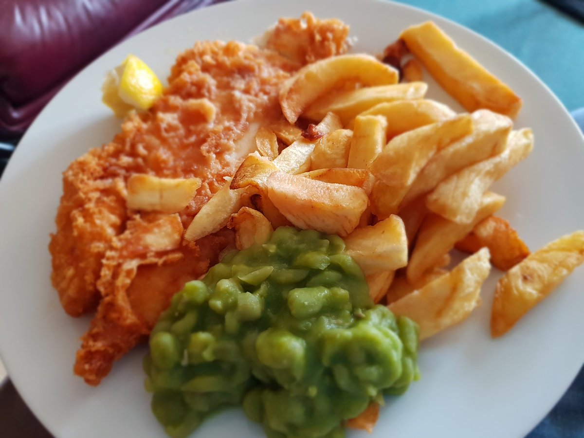 #FishFriday #fishandchips courtesy of <a href="/TheFishBarCrewe/">The Fish Bar - Crewe</a> as always quality fish and chips thanks to <a href="/CraigYFF2011/">Craig Buckley</a> and his staff #Crewe