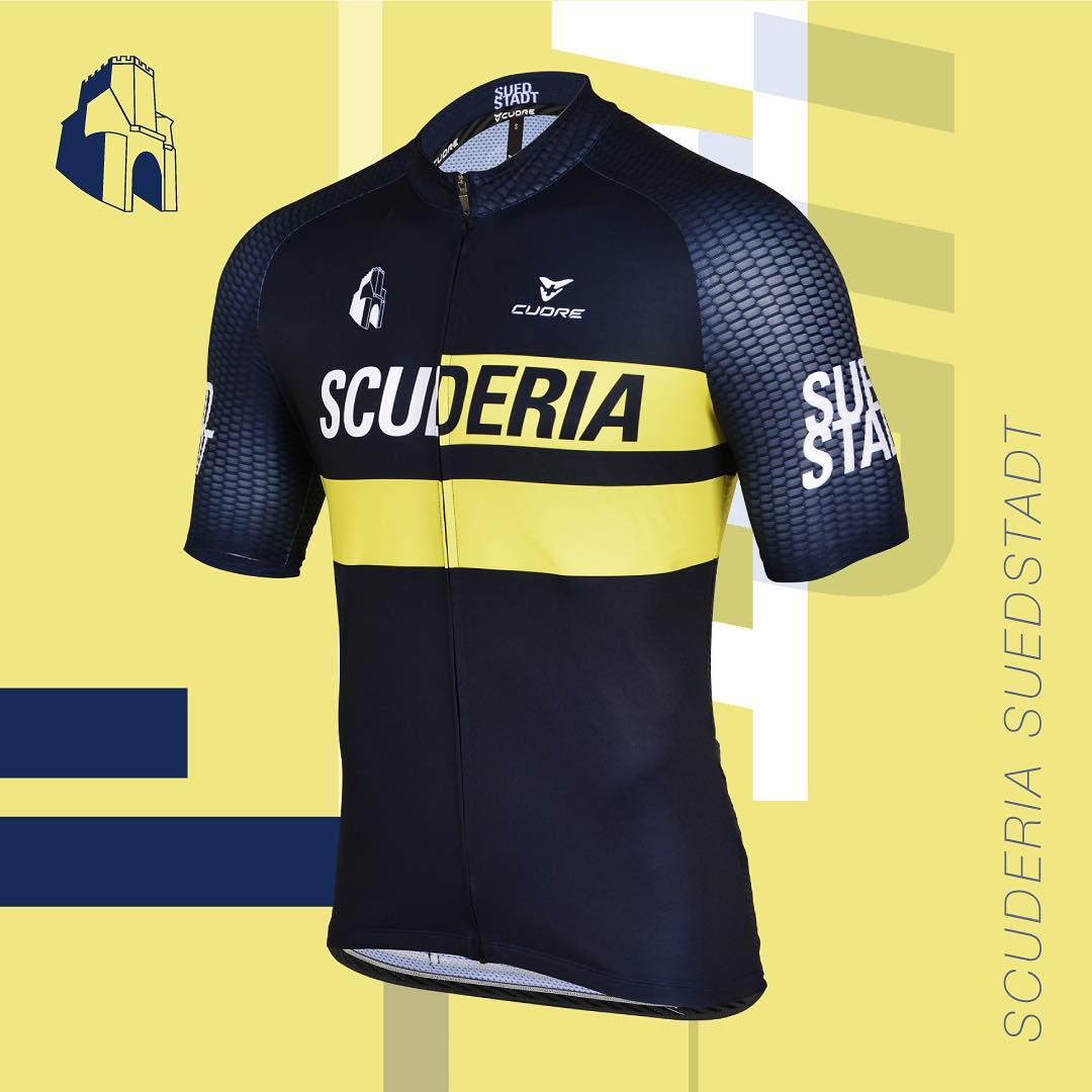 CuoreofSwiss's tweet photo. When a cycling club writes “Scuderia“* on its chest, this is a clear commitment: chain to the right!
#FreshkitFriday #Cuoreofswiss #builtbycuore https://t.co/LHpNzjYpjP