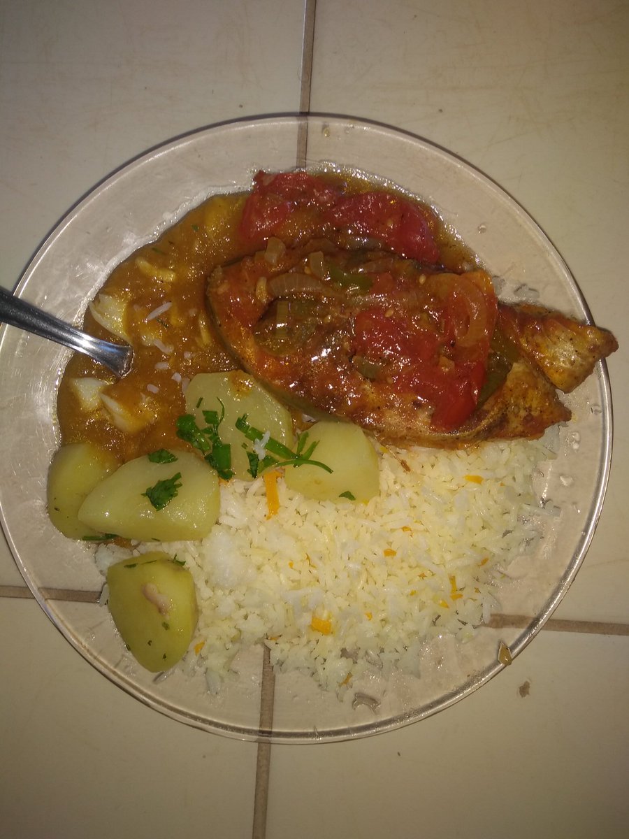 Kathlee96367066's tweet photo. Almoço Completo É Com #FilipeNeto #Filepenetosus https://t.co/bj3hj9QK0t