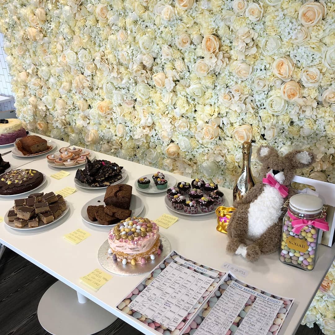 DBackdrops's tweet photo. The Classic Ava at yesterday's @sykescottages bake sale. 💕 #DevaBackdrops #FlowerWall #FlowerWalls #Chester #Cheshire #ChesterTweets #SykesHolidayCottages https://t.co/kzHLWWSqHh