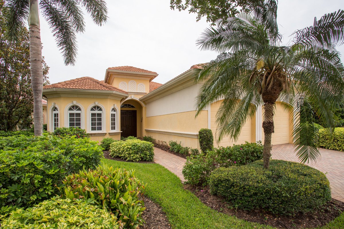 JonPeterVollmer's tweet photo. Just listed and sold this beautiful home in the Vineyards community of Naples! Congratulations to our sellers, another Vollmer listed home Sold, Sold, Sold! #naples #RealEstate #Florida #luxury #Easter https://t.co/zdQy0ktnFX