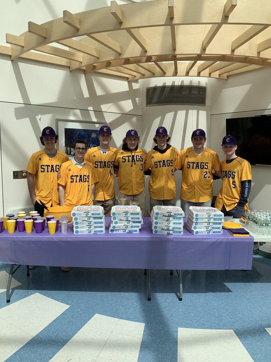 Cheverus_Stags's tweet image. Cheverus senior baseball players are getting ready to serve pizza at the Barbara Bush Children’s Hospital! #peopleforothers