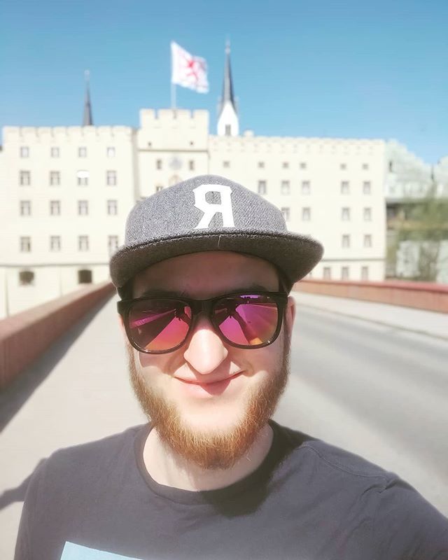 djdevaro's tweet photo. What a beautiful day in my hometown 😍
.
.
.
.
.
#watercastle #Devaro #dj #djlife #work #party #dance #fun #beer #producer #producerlife #smile #happy #sun #gaming #streamer https://t.co/xyt8pniRss