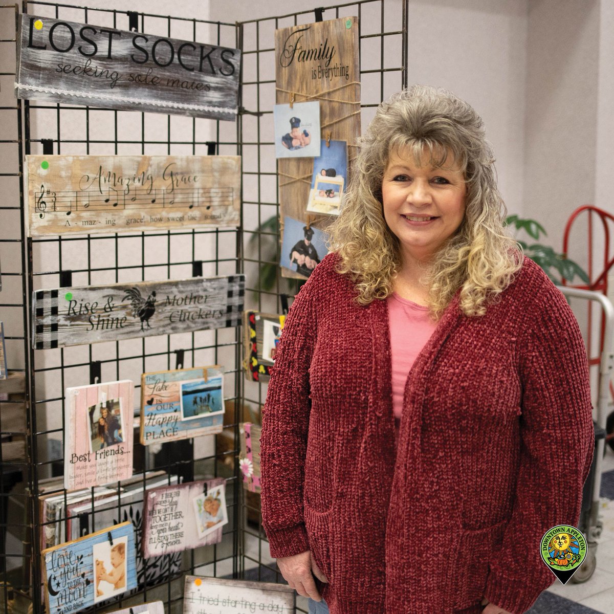 DwtnAppleton's tweet image. From fresh veggies to handmade decor for your home, we've got something for everyone at the Appleton Downtown farm market! Stop by tomorrow and see what it's all about!