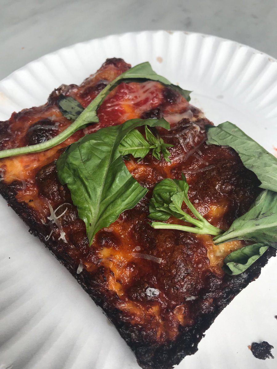 TheNYBreadMan's tweet photo. #Pizza before #Pesach #NYC #mamastoo https://t.co/qv58EQnXN9