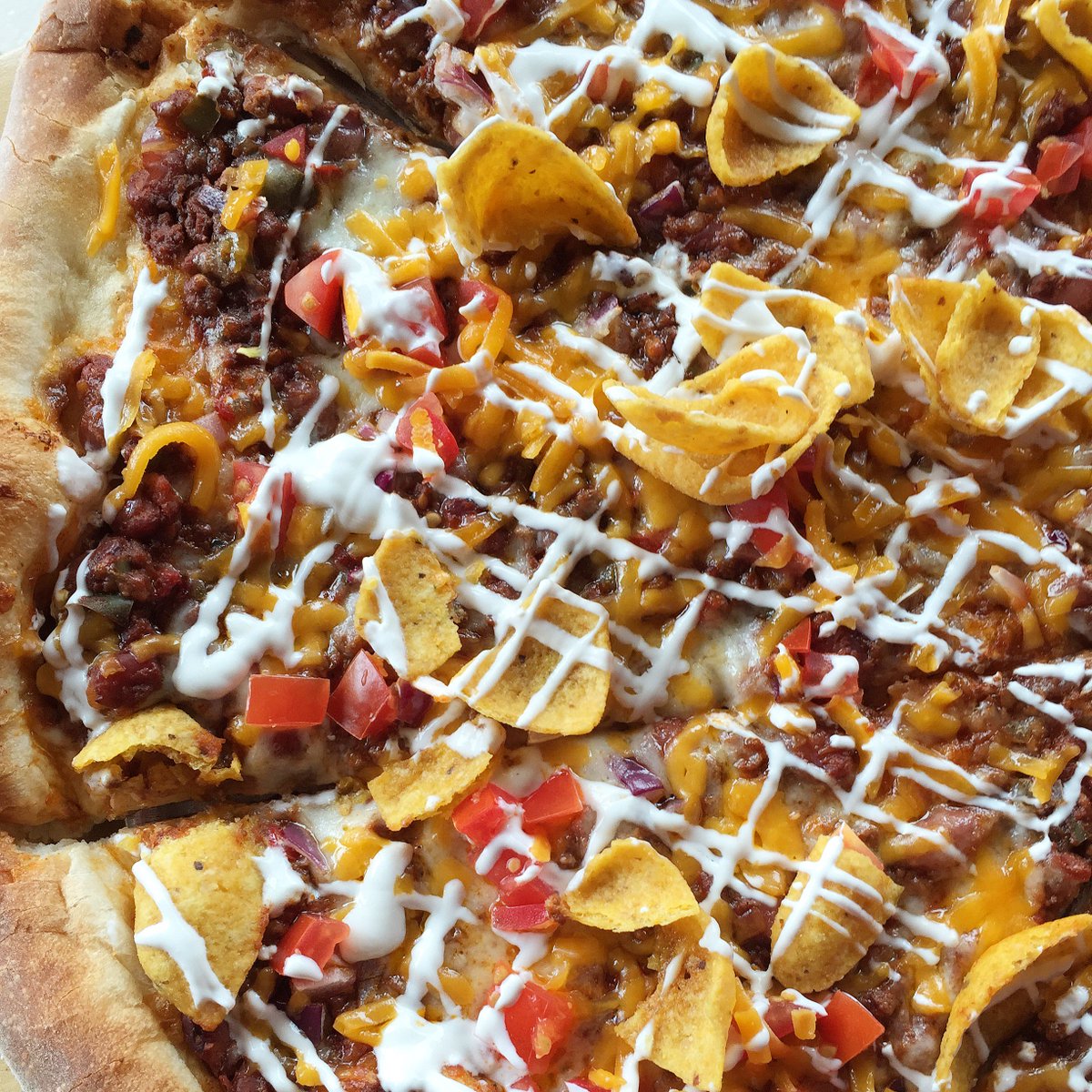IansMadison's tweet photo. It’s #FreePizzaFriday 🥳🍕🥳

Retweet this tweet and you’ll be entered to win 8 free slice cards! We’ll pick one lucky follower on Monday! #ianspizza #chilicheesefrito https://t.co/odvTkOq5de