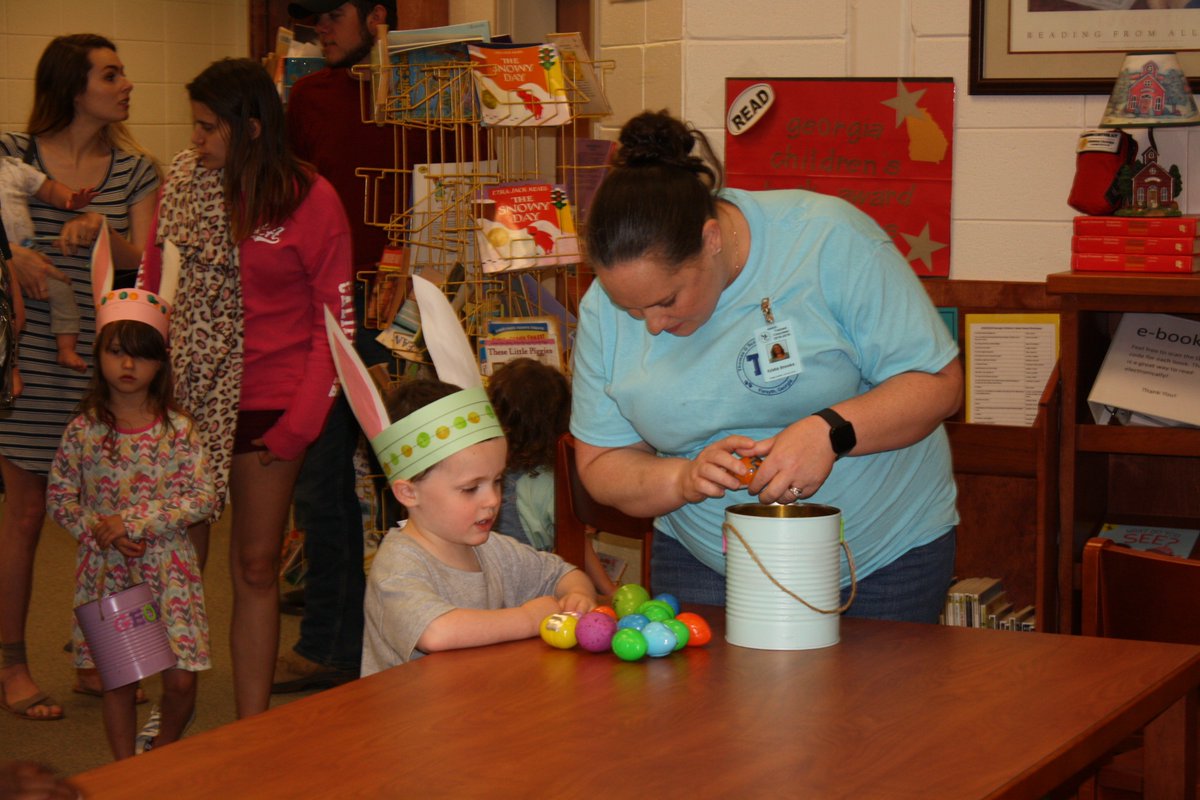 amberparks04's tweet photo. Pre-K Easter Egg Hunt!  @TGScottElem https://t.co/fWlkZo6008