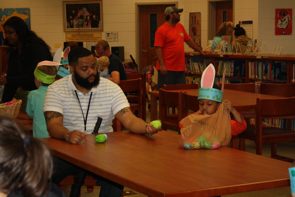 amberparks04's tweet photo. Pre-K Easter Egg Hunt!  @TGScottElem https://t.co/fWlkZo6008