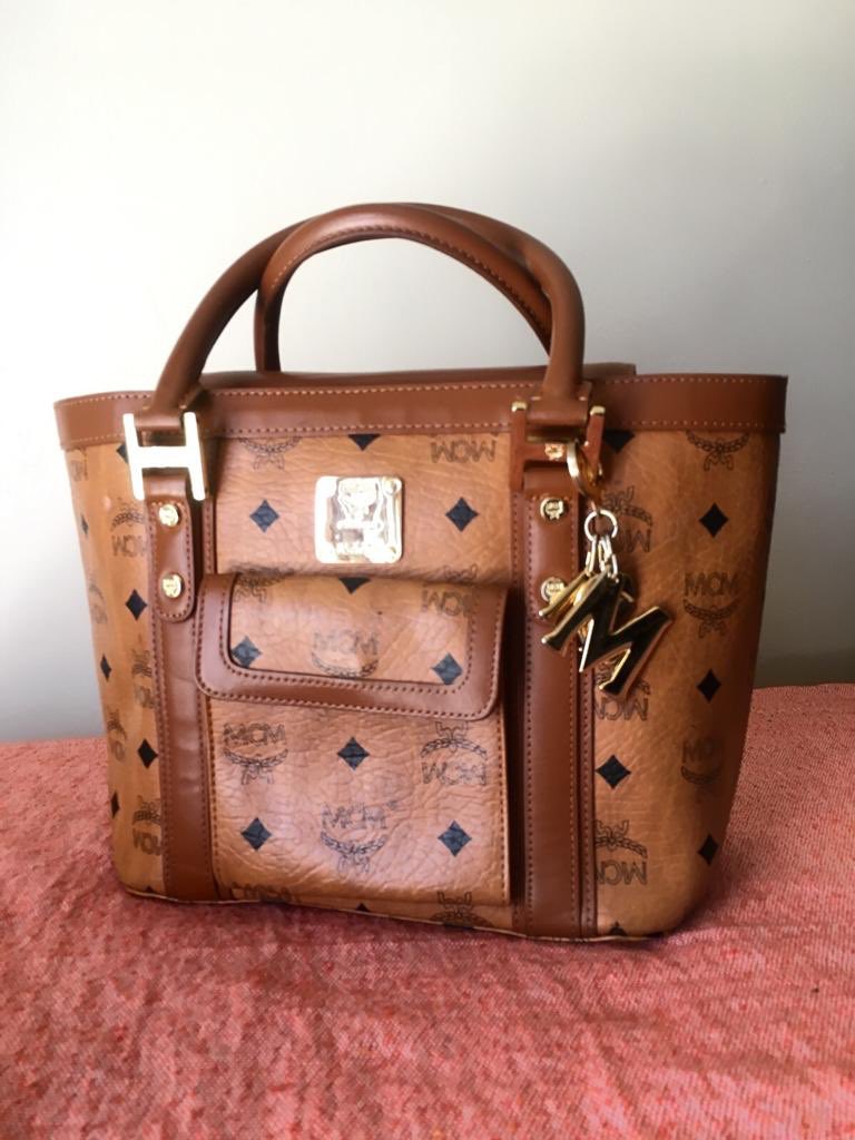 didi_daantjie's tweet image. MCM  Handbag👜 ❤️❤️❤️
Available for delivery 

To Place an order Dm , ☎️or whatsapps on 0659554874
#Prelovedbag
#happyEaster2019 
#MCM
#TheJudasInMyLife 
#Pretoria 
#westerncape 
#GirlsTalkZa #GirlTalkZA #bags