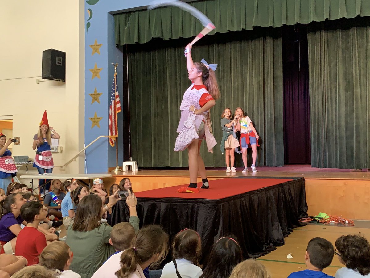 JoubertAndres's tweet photo. For 3 hrs, we had a gym full of energy, excitement, and passionate learning! Our #EarthDay design challenge, along with our young designers, models, MCs, audio, &amp; light techs were all a 10 out of 10! @ParkMaitland’s “Green” #FashionShow was a huge success! #ParkMaitlandGreen https://t.co/ViPcN3jaAH