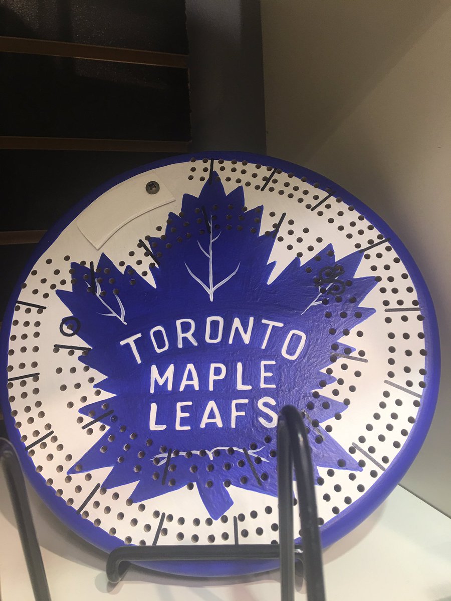 Nancyba1's tweet image. Which cribbage board for the win? In honour of my dad, I pick the one on the left!  @DougNicholls2 @orangelid #springbreakgetaway