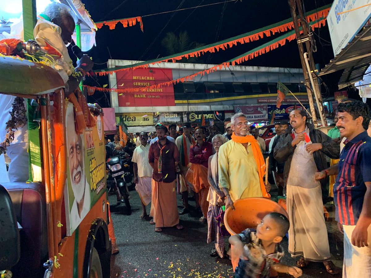 Kummanam's tweet photo. Thanks for showering your love and blessings even in this late hour..Let us all join our hands to make #BJP4Trivandrum. Your each vote will take Trivandrum to greater heights . #EachVoteForModi https://t.co/4yeCP7E0Fb