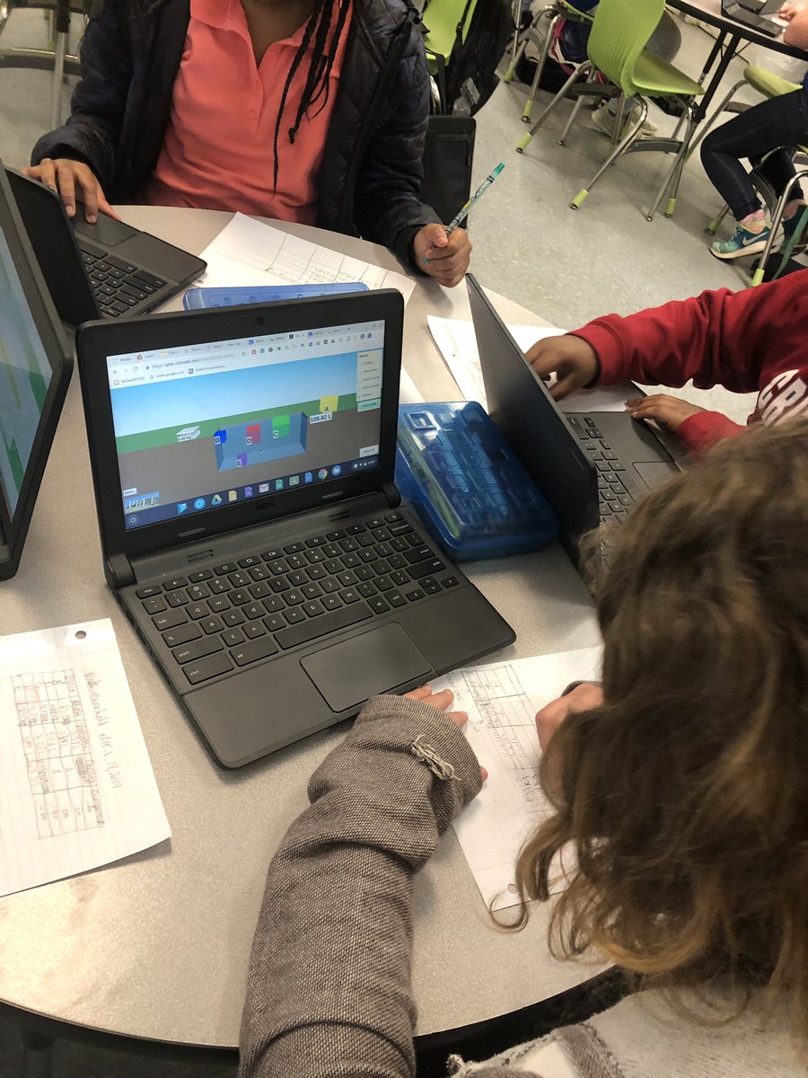 Fifth grade Ss are collaboratively exploring and calculating volume and density using <a href="/PhETsims/">PhET Sims</a>! #WHSsciencebrains <a href="/emilybharris/">Emily Barnes Harris</a> <a href="/GraysonLawrence/">Grayson Lawrence</a> <a href="/emilycnestor/">Emily Nestor</a>