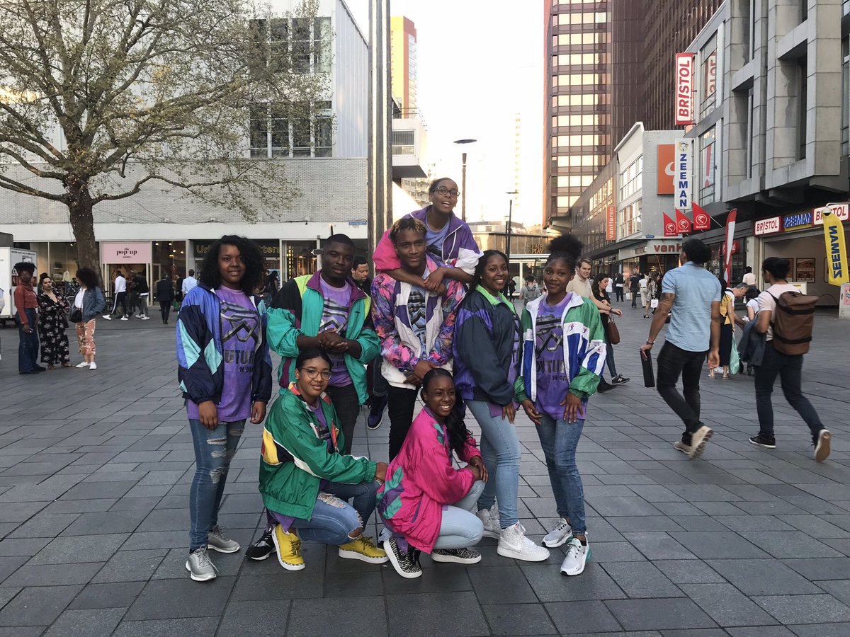 Dat was <a href="/FUTUREINDANCE/">FUTURE IN DANCE</a> ! Tot 3 mei #lijnb19