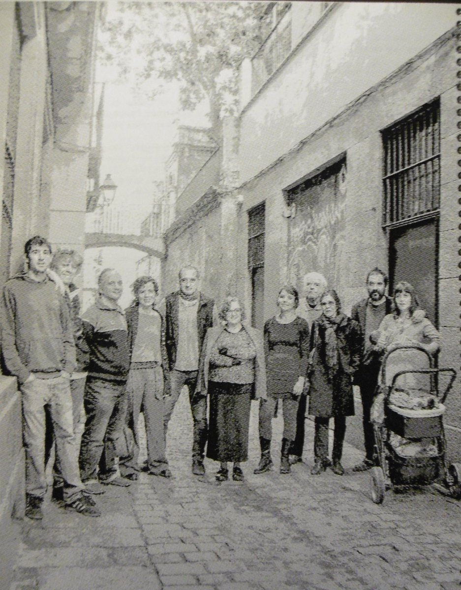 lanegretagotic's tweet photo. Som moltes organitzades des de fa anys i fent del Gòtic, tot i les amenaces, un barri viu.

@resistimalgotic @assembleagotic @XciutatVella @ciutatvellafemi @cjaciutatvella @elborsipelbarri @xarxagotic @AccioGotic @vivim_aqui @Arrancv @AMPADrassanes @No3Vell i tantes altres! https://t.co/IFSbxmoXVy