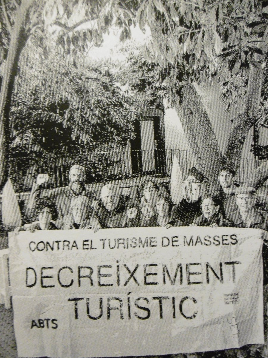 lanegretagotic's tweet photo. Som moltes organitzades des de fa anys i fent del Gòtic, tot i les amenaces, un barri viu.

@resistimalgotic @assembleagotic @XciutatVella @ciutatvellafemi @cjaciutatvella @elborsipelbarri @xarxagotic @AccioGotic @vivim_aqui @Arrancv @AMPADrassanes @No3Vell i tantes altres! https://t.co/IFSbxmoXVy