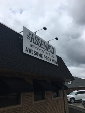 TheAssemblyIL's tweet photo. Looking for a sign to eat out tonight? Here it is. https://t.co/hMlJ8qcpNv