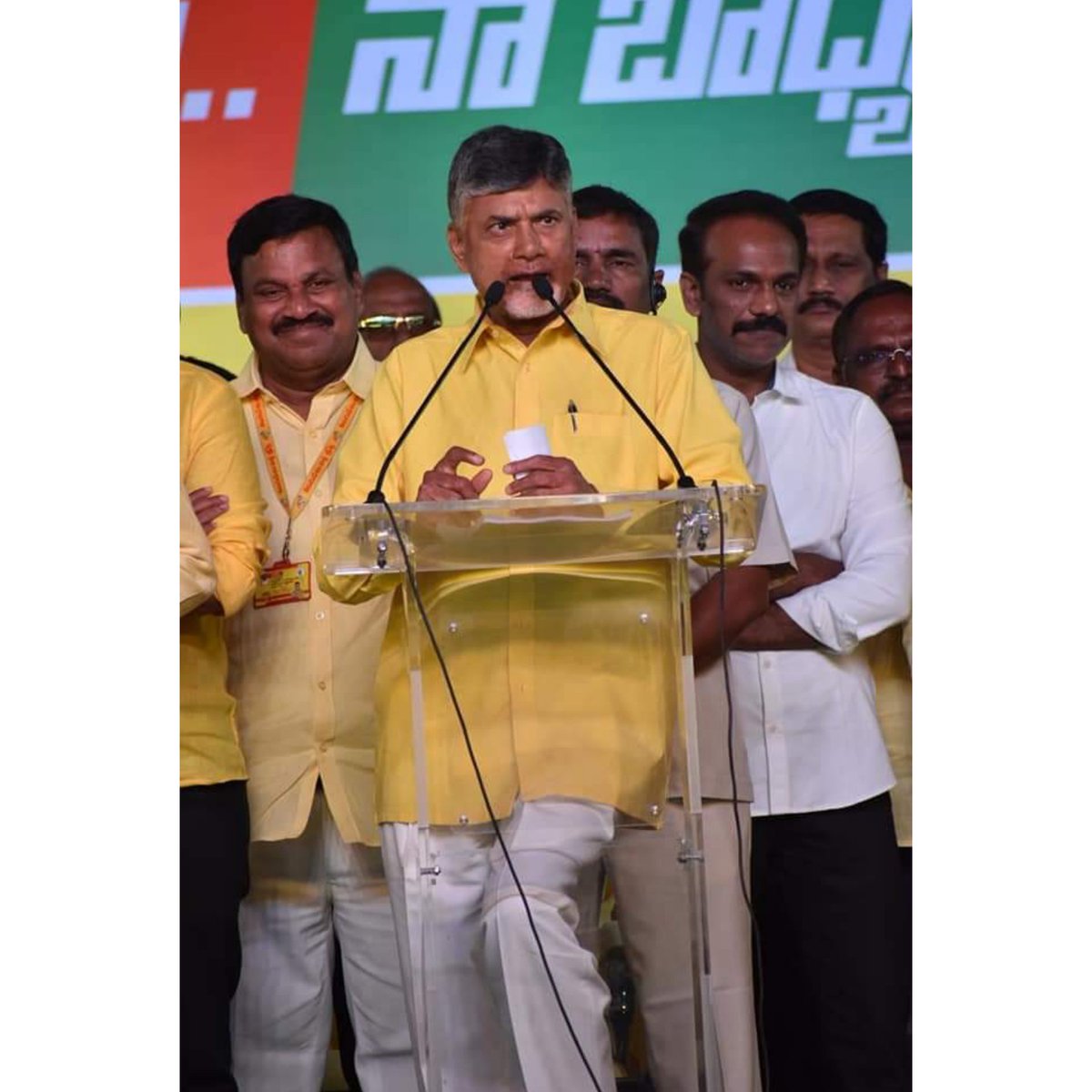Hemanth28733225's tweet photo. కలియుగ భగీరధుడు..
అమరావతి రూపకర్త..
నవ్యాంద్రా నిర్మాత..

మా భవిష్యత్ కి బంగారు బాటలు వేసే ఓ నాయకుడు.....

మా భద్రతకు కు భరోసా ఇచ్చే ఓ మహా నాయక..

జన్మదిన శుభాకాక్షలు #నారా_చంద్రబాబు_నాయుడు గారు 
#Happy birthday CM Sir...

#Maa_Bhavishyattu  ....
#Mee_Badyatha ... https://t.co/UKG9LxT8ge
