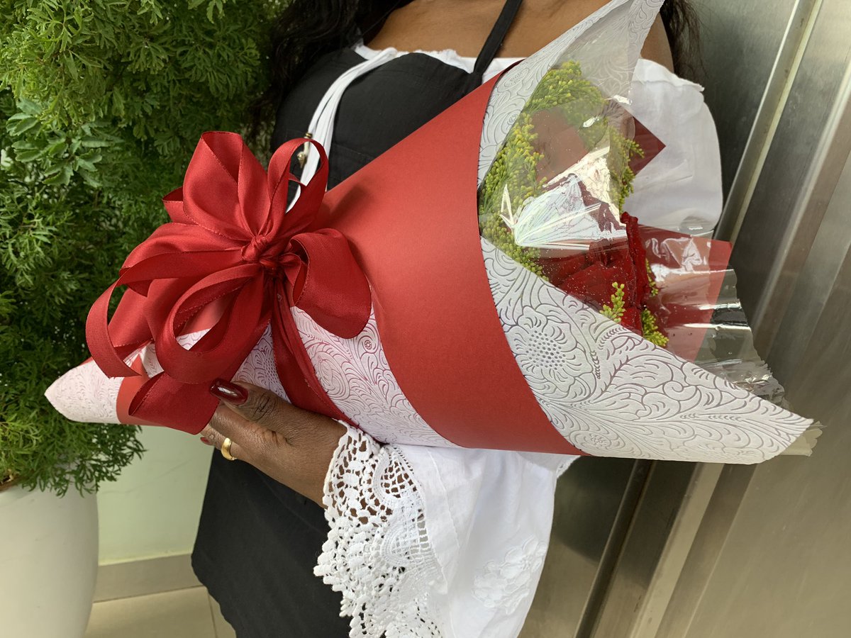 delicatesse___'s tweet photo. Estas rosas não falam mas expressam muito amor✨ https://t.co/l8TrzpNmvL