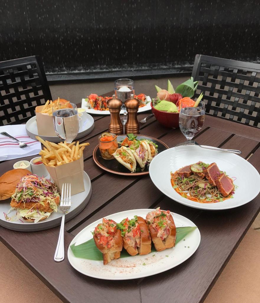 Willie_Gs's tweet photo. If you could share this spread with anyone, who would it be? Tag them.
#lunchspread #lunchgoals #ingoodcompany #lunchplans https://t.co/FlJOSfwME8