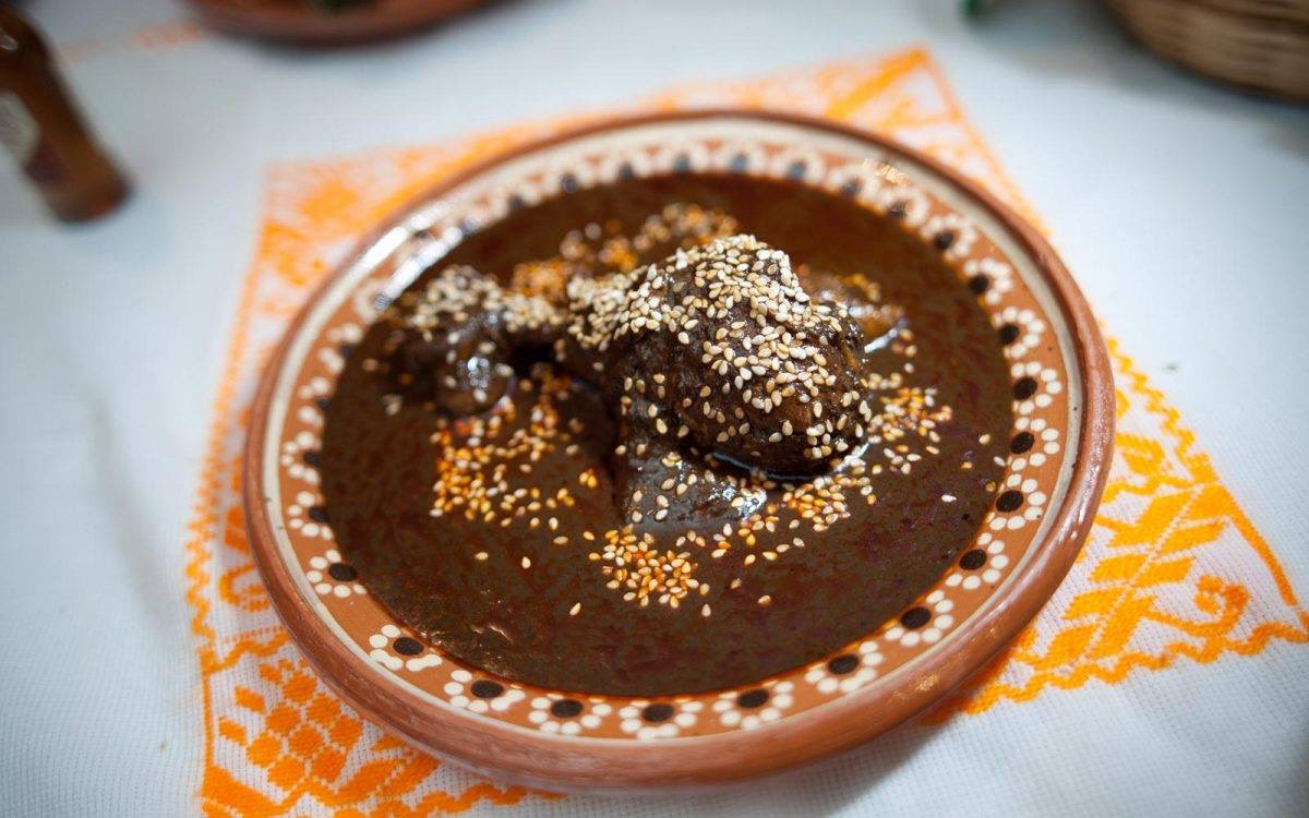 Ultimo_Minuto_'s tweet photo. El mole es uno de los típicos de la gastronomía mexicana 🤤🤤🤤 https://t.co/2DS2ud8j07