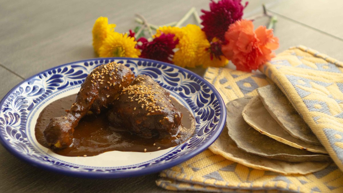 Ultimo_Minuto_'s tweet photo. El mole es uno de los típicos de la gastronomía mexicana 🤤🤤🤤 https://t.co/2DS2ud8j07