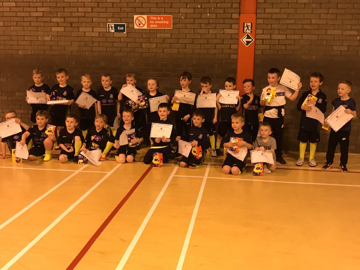 Kilsyth Athletic 2012s and 13s last night at the Academy.. Easter Eggs and Certificates all round 😁💚💙⚽️⚽️⚽️⚽️⚽️⚽️⚽️⚽️⚽️⚽️😎