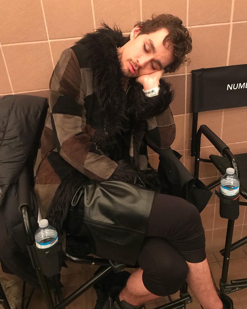 sleepy seance (📸: <a href="/jordancrobbins/">Jordan Claire Robbins</a>)