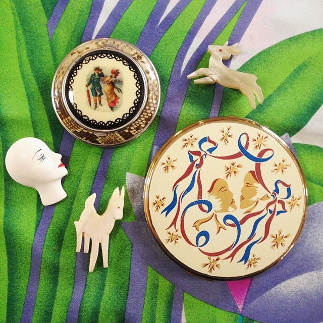 HBEdinburgh's tweet photo. Compacts and friends 💕 https://t.co/hUKf6bcsFh https://t.co/aO6lH63HDx