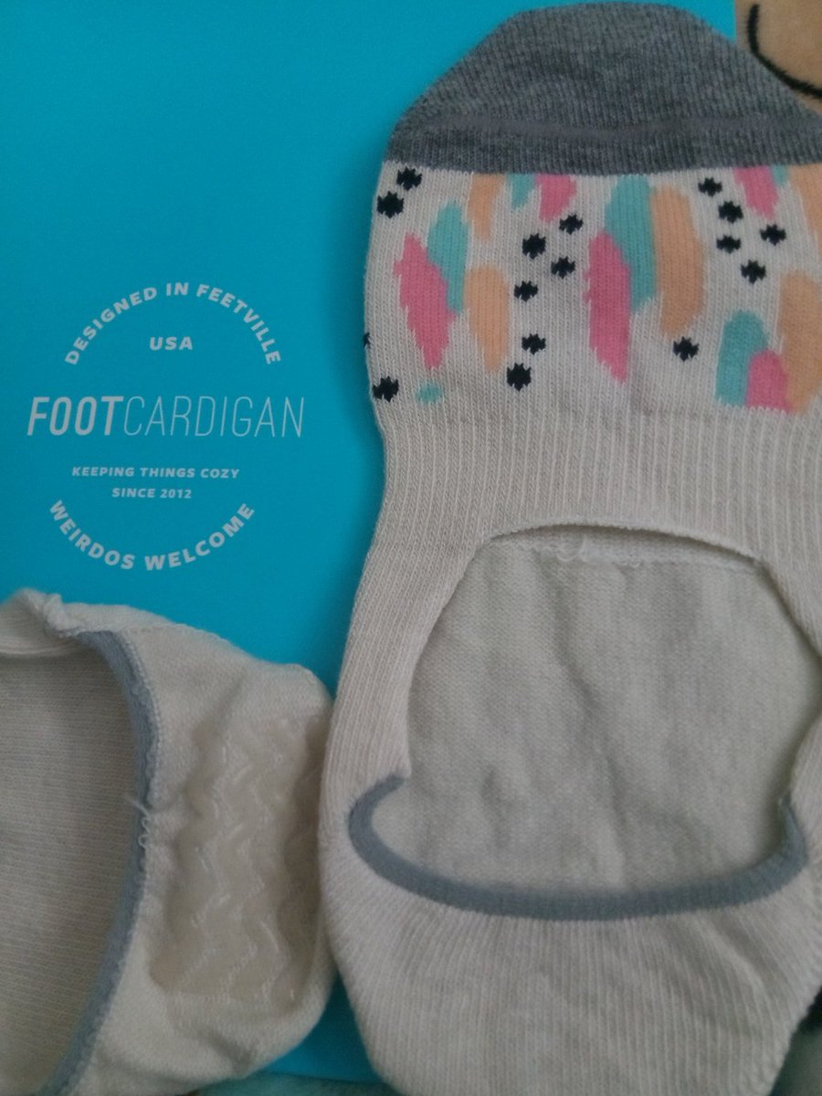 EsotericTartan's tweet photo. Foot Cardigan – Review #1 https://t.co/bZ7yGNjuG0 https://t.co/KnHs3yOVXc