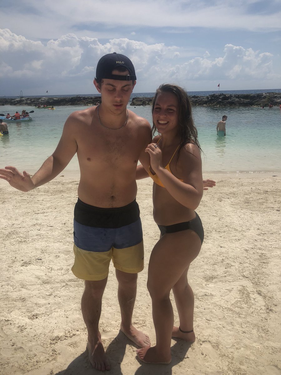 mackenzie Ties tweet media